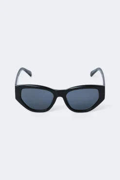 Angular cateye sunglasses