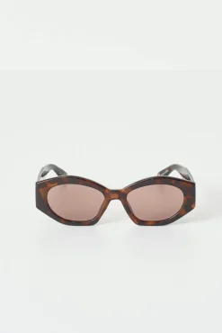 Angular cateye sunglasses