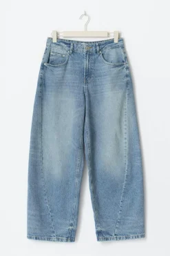 Barrel balloon jeans