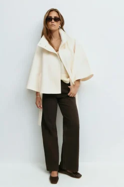 Belt cape jacket