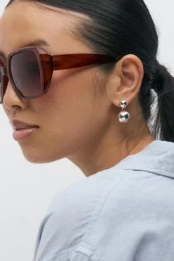 Bold retro square sunglasses