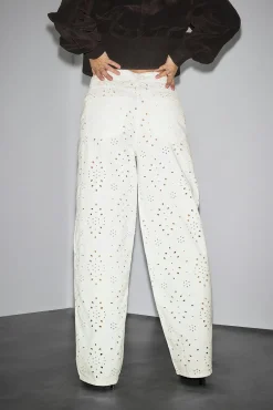 Broderie denim jeans