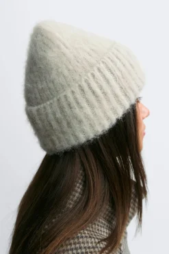 Chunky hairy beanie