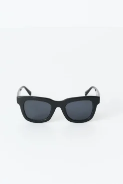 classic chunky sunglasses