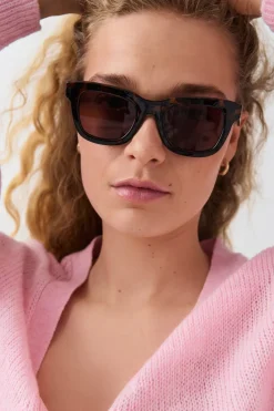 classic chunky sunglasses