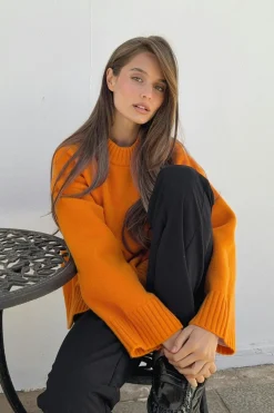 Crew neck knitted sweater