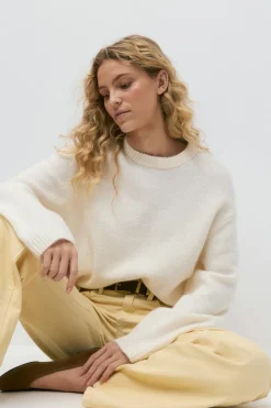 Crew neck knitted sweater
