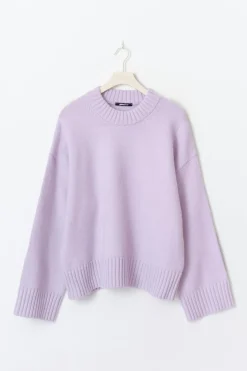 Crew neck knitted sweater