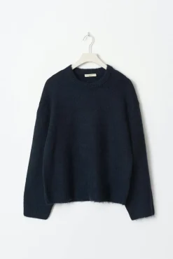 Crew neck knitted sweater