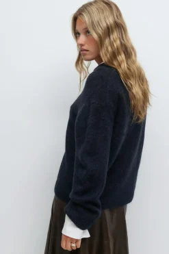 Crew neck knitted sweater