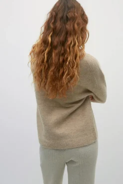 Crew neck knitted sweater