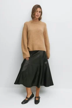 Crew neck knitted sweater