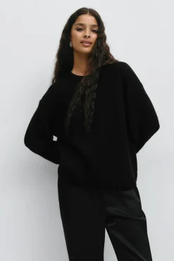Crew neck knitted sweater