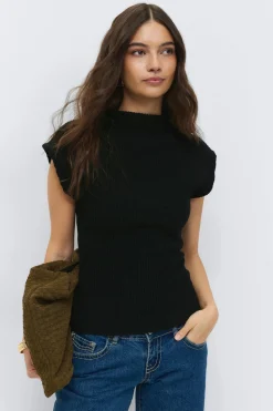 Funnel neck top