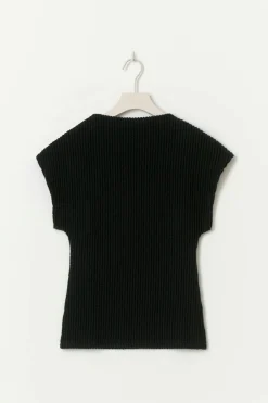 Funnel neck top