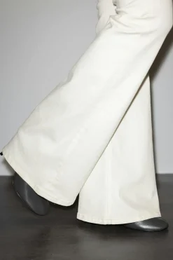 Glow low flare jeans