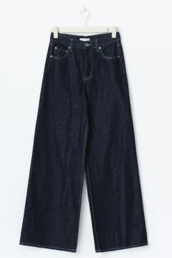 High and wide jeans