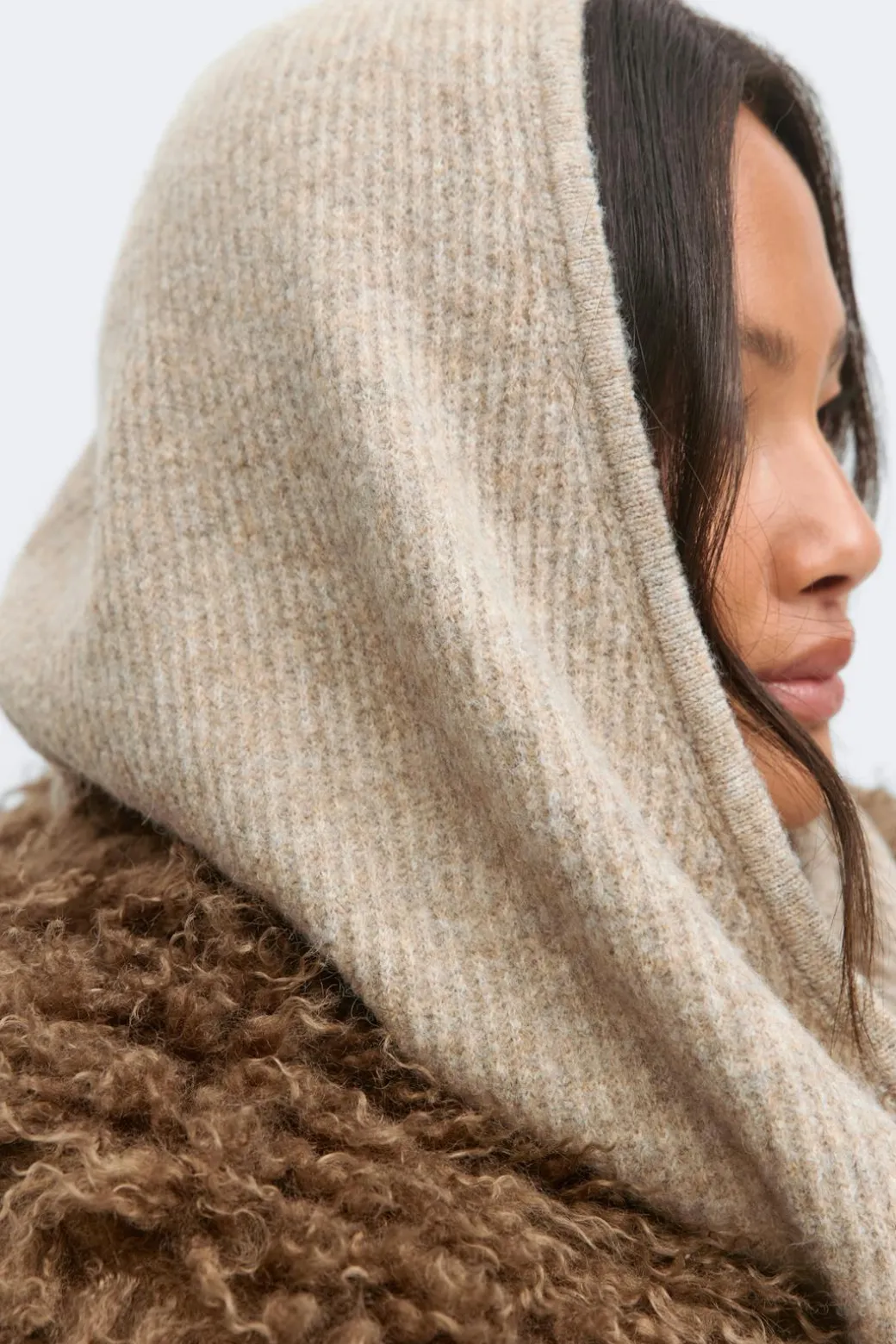 Knitted bonnet