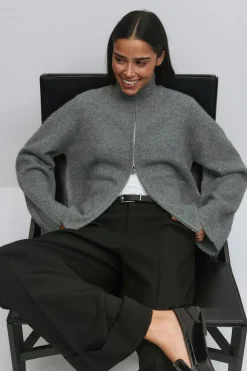 Knitted pocket cardigan