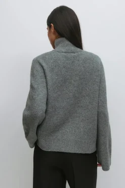 Knitted pocket cardigan
