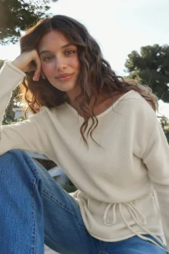 Knitted tie top