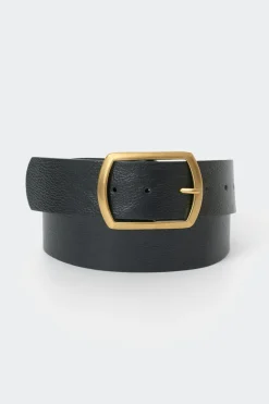 Large buckle belt