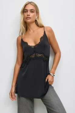 Long lace singlet
