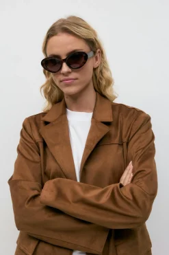Oval cat eye sunglasses