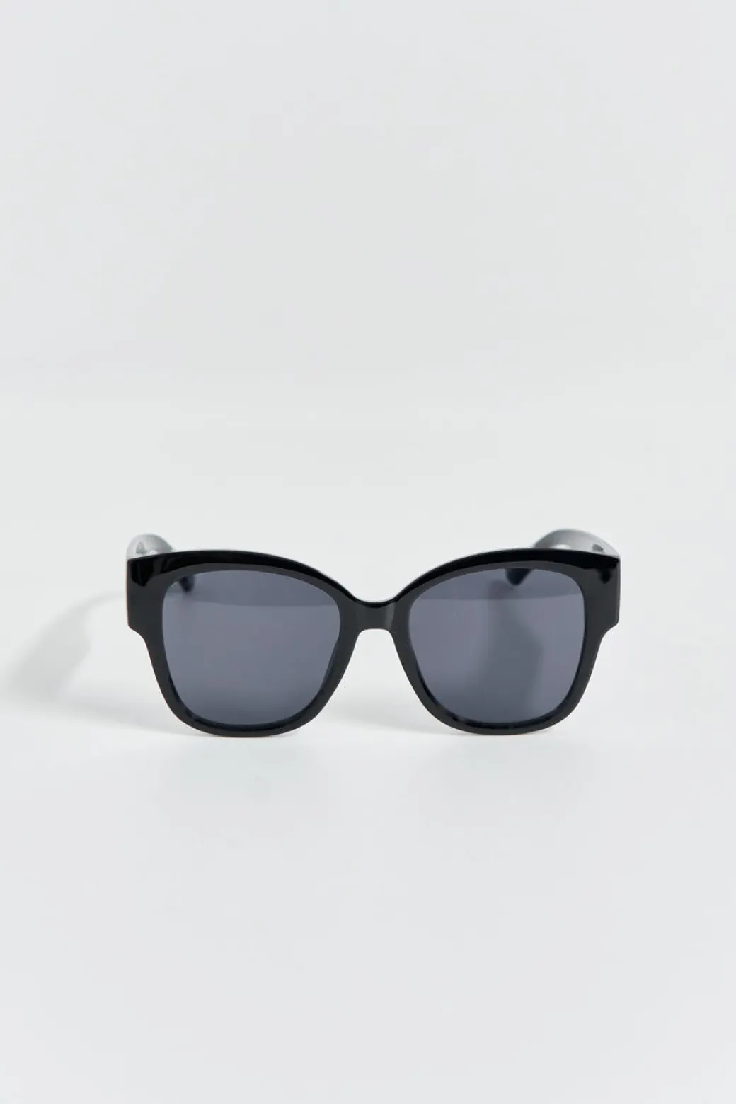 oversized sunglasses