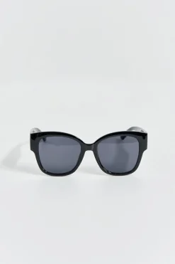 oversized sunglasses