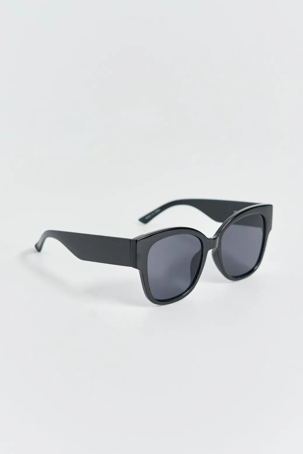 oversized sunglasses