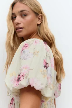 Puff sleeve dress