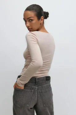 Scoop neck top