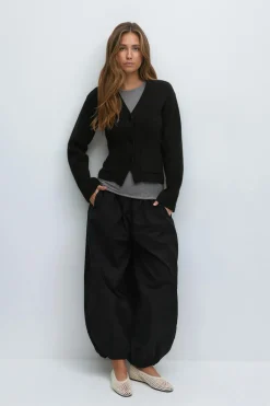 Shaped knitted cardigan