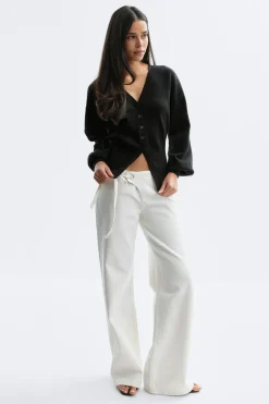 Shaped knitted cardigan