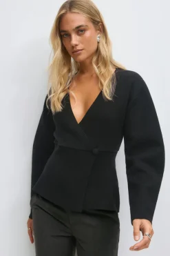 Shaped knitted cardigan