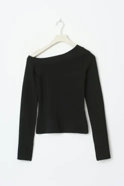 Sloped shoulder top
