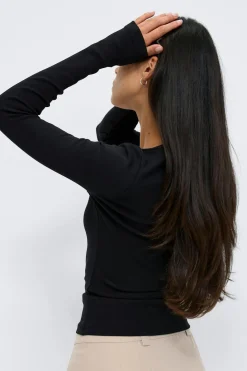 Super stretch scoop neck top