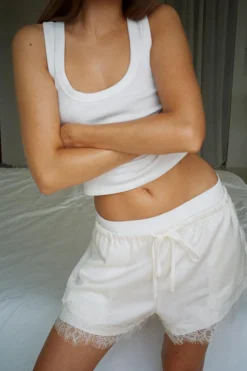 Super stretch scoop neck tank