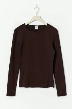 Tight fit long sleeve top