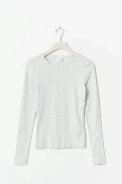 Tight fit long sleeve top