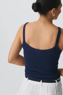 Tight fit rib singlet