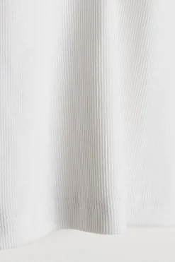 Tight fit rib singlet
