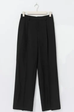 Wide pleated trousers
