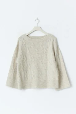 Y cable knitted sweater