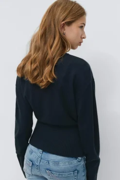 Y shaped knitted cardigan