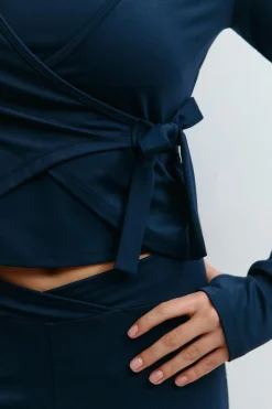 Y sporty wrap top