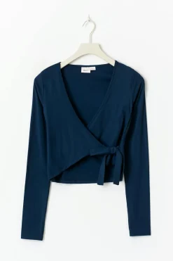 Y sporty wrap top